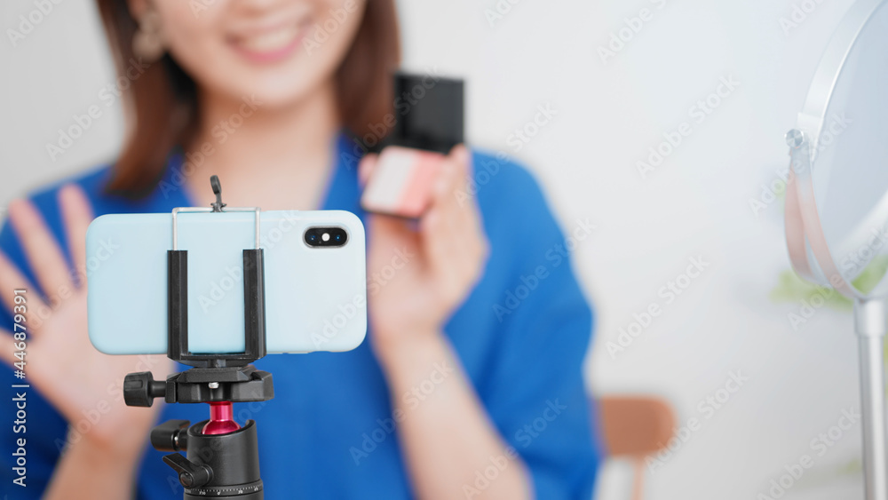 ライブコマース事業